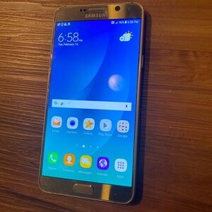 Samsung Galaxy Smartphone - Elegant Gold